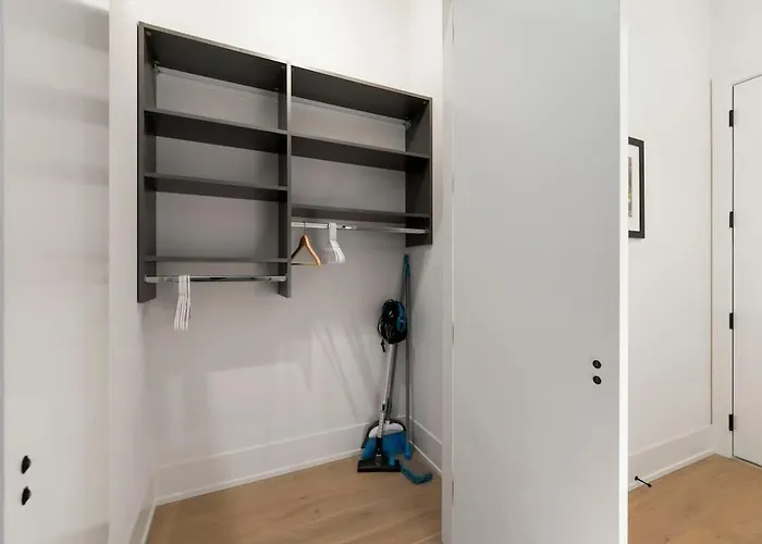 Chic River North 2br 2ba With Private Balcony Chicago