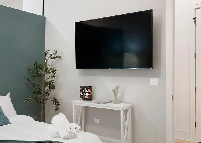 Apartment Chic River North 2br 2ba With Private Balcony Chicago