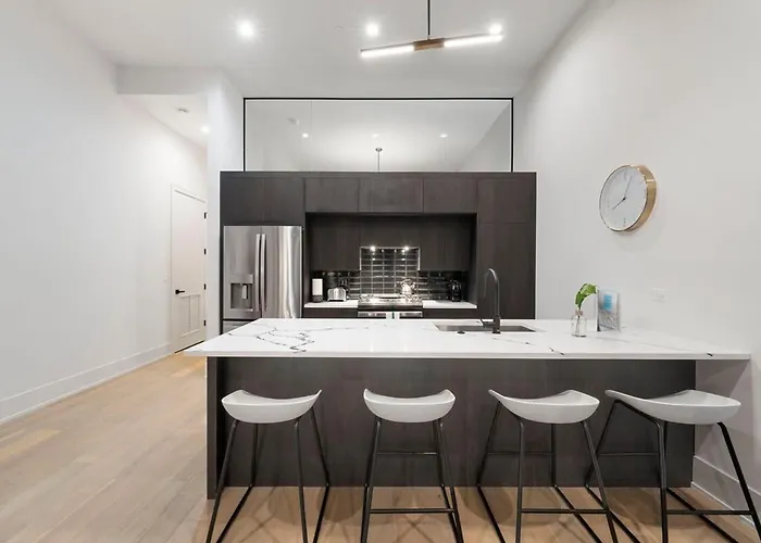 Chic River North 2br 2ba With Private Balcony Chicago