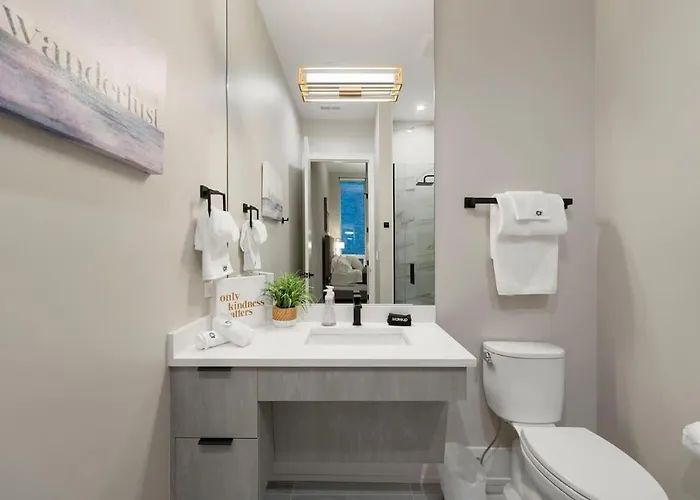 Chic River North 2br 2ba With Private Balcony Apartment