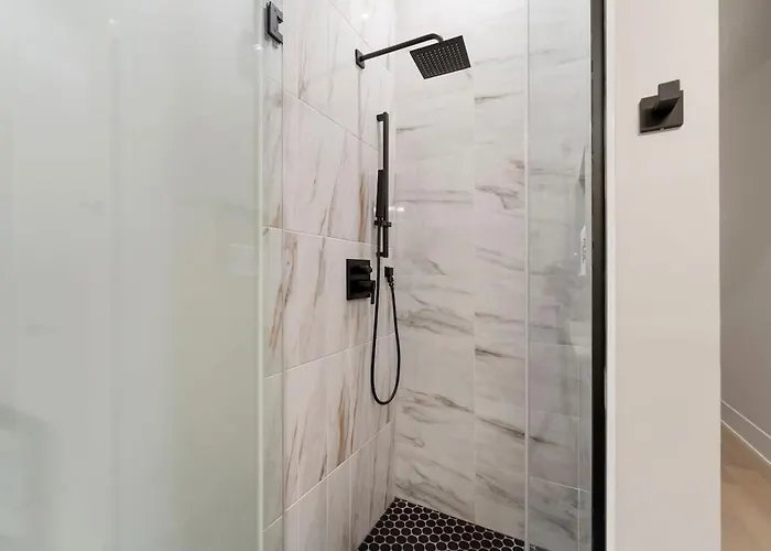 Chic River North 2br 2ba With Private Balcony *