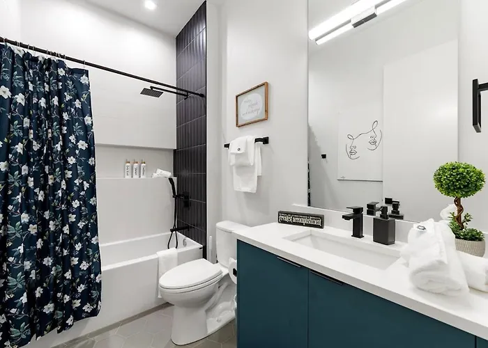 Apartment Chic River North 2br 2ba With Private Balcony