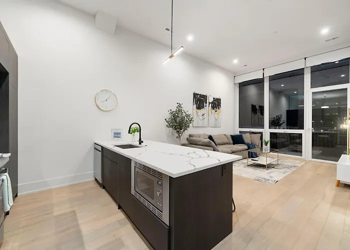 Chic River North 2br 2ba With Private Balcony Apartment