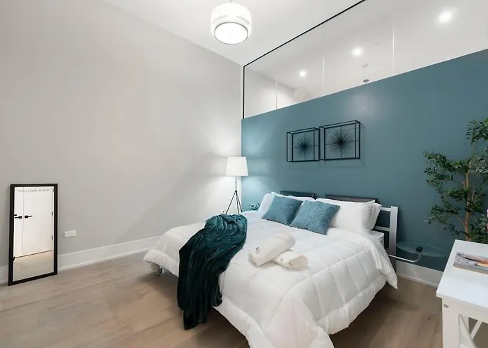 Apartment Chic River North 2br 2ba With Private Balcony Chicago