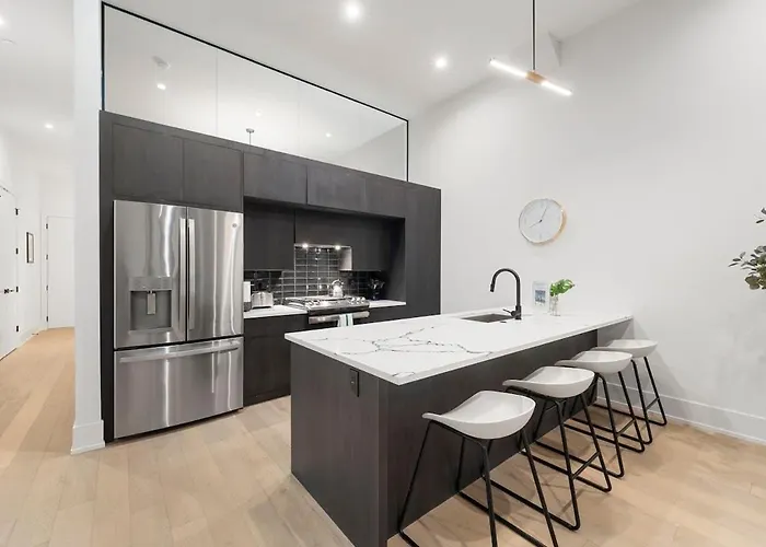 Chic River North 2br 2ba With Private Balcony Chicago