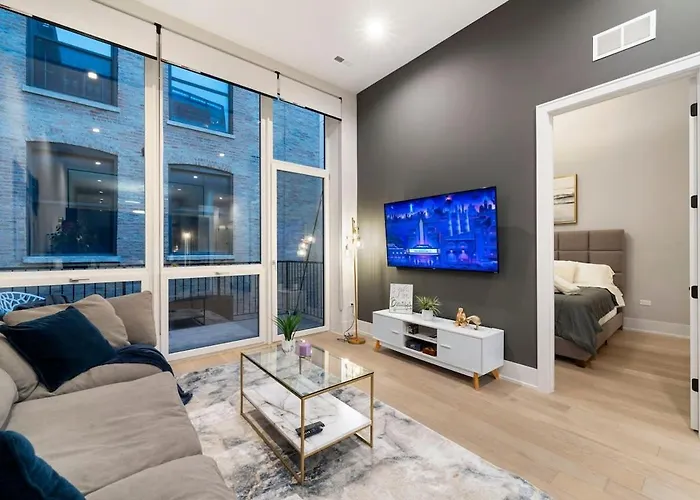 Chic River North 2br 2ba With Private Balcony Apartment *