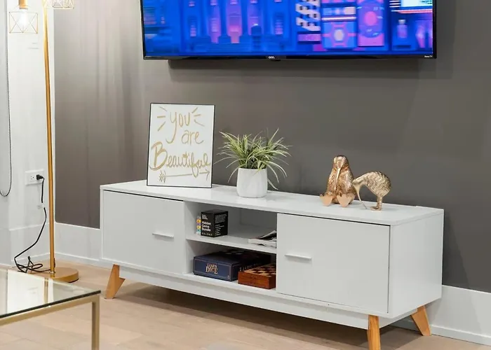 Chic River North 2br 2ba With Private Balcony