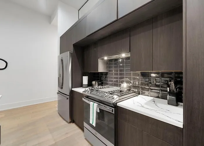 Chic River North 2br 2ba With Private Balcony Apartment