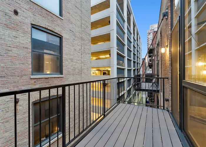 Chic River North 2br 2ba With Private Balcony * Chicago